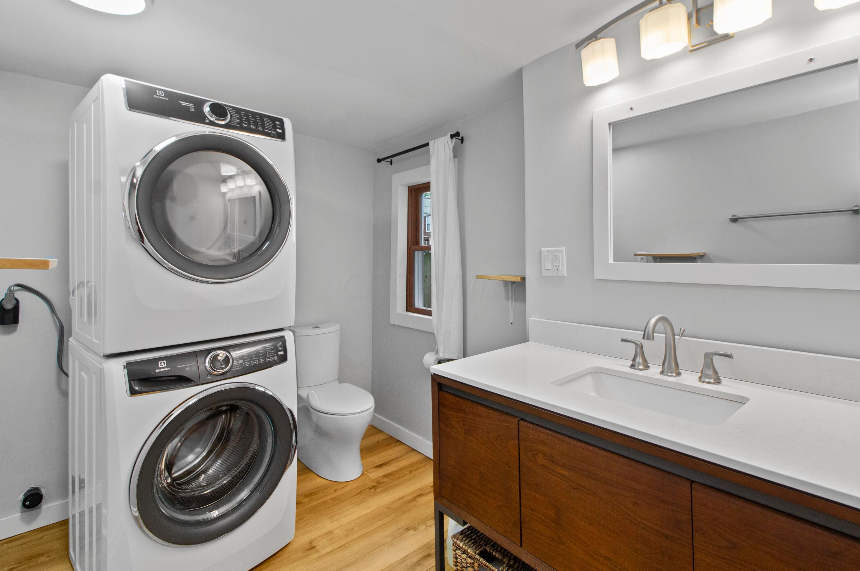 594 Reinhard Ave, Columbus OH 43206-2856 exterior