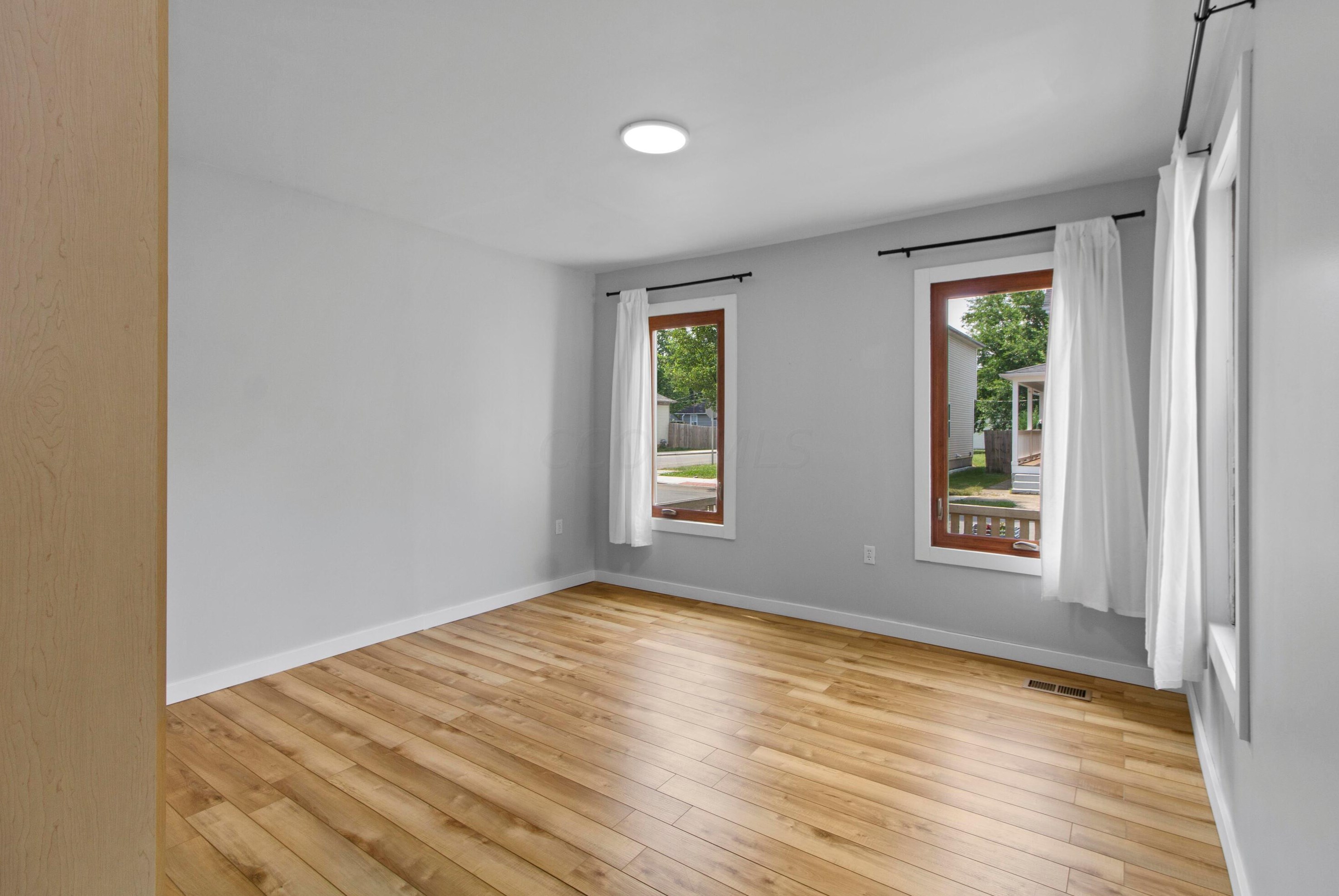 594 Reinhard Ave, Columbus OH 43206-2856 exterior