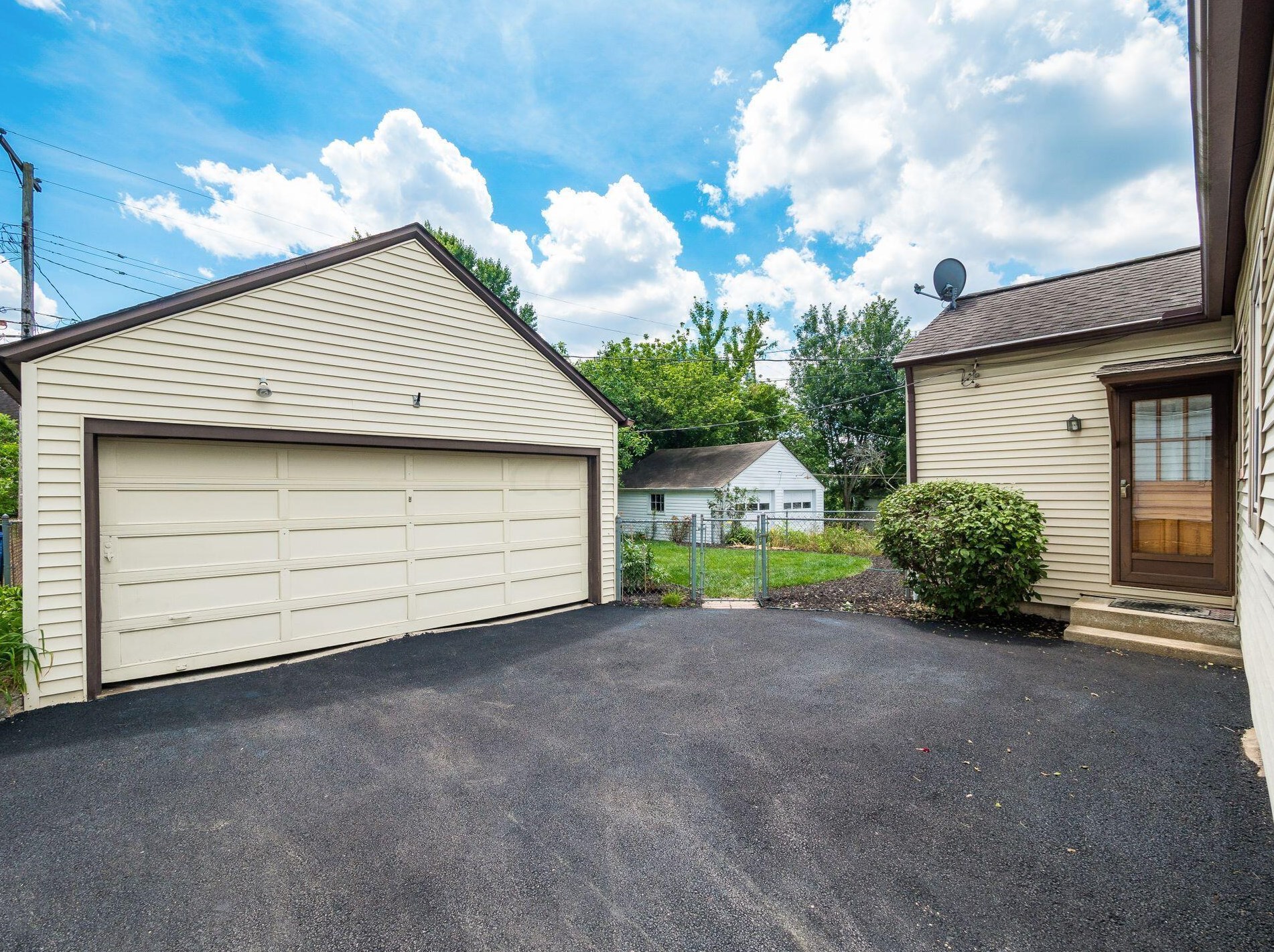 405 Richards Rd, Columbus OH 43214-3738 exterior