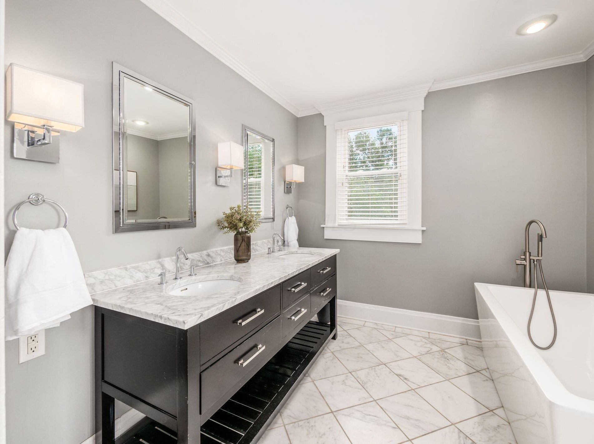 293 Reinhard Ave, Columbus OH  43206-2773 exterior