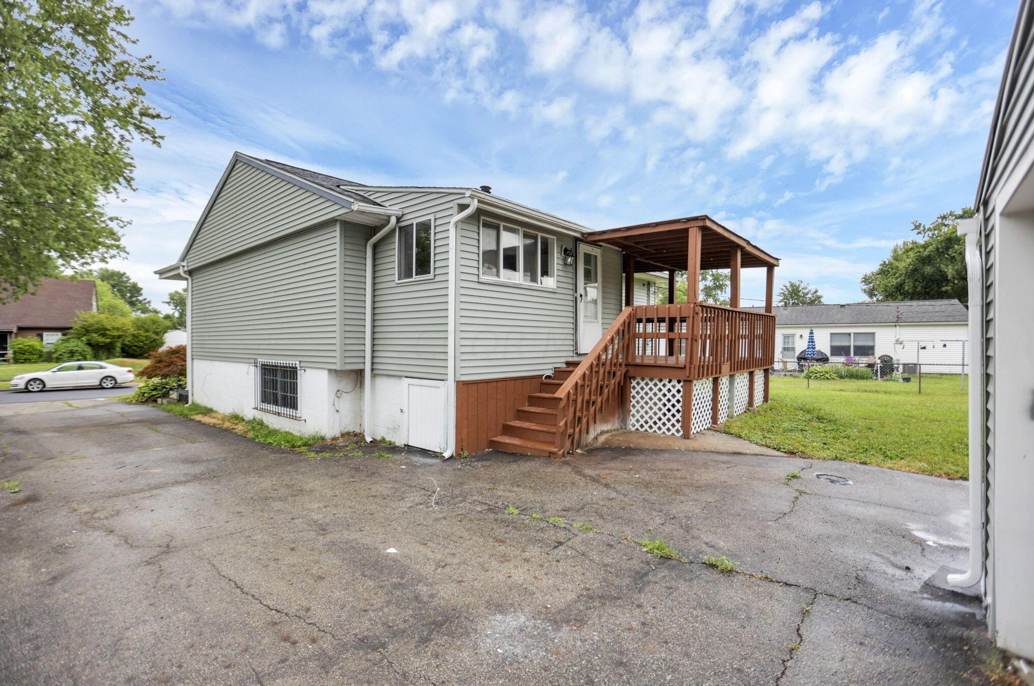 169 Lincolnshire Rd, Columbus OH 43230-2322 exterior