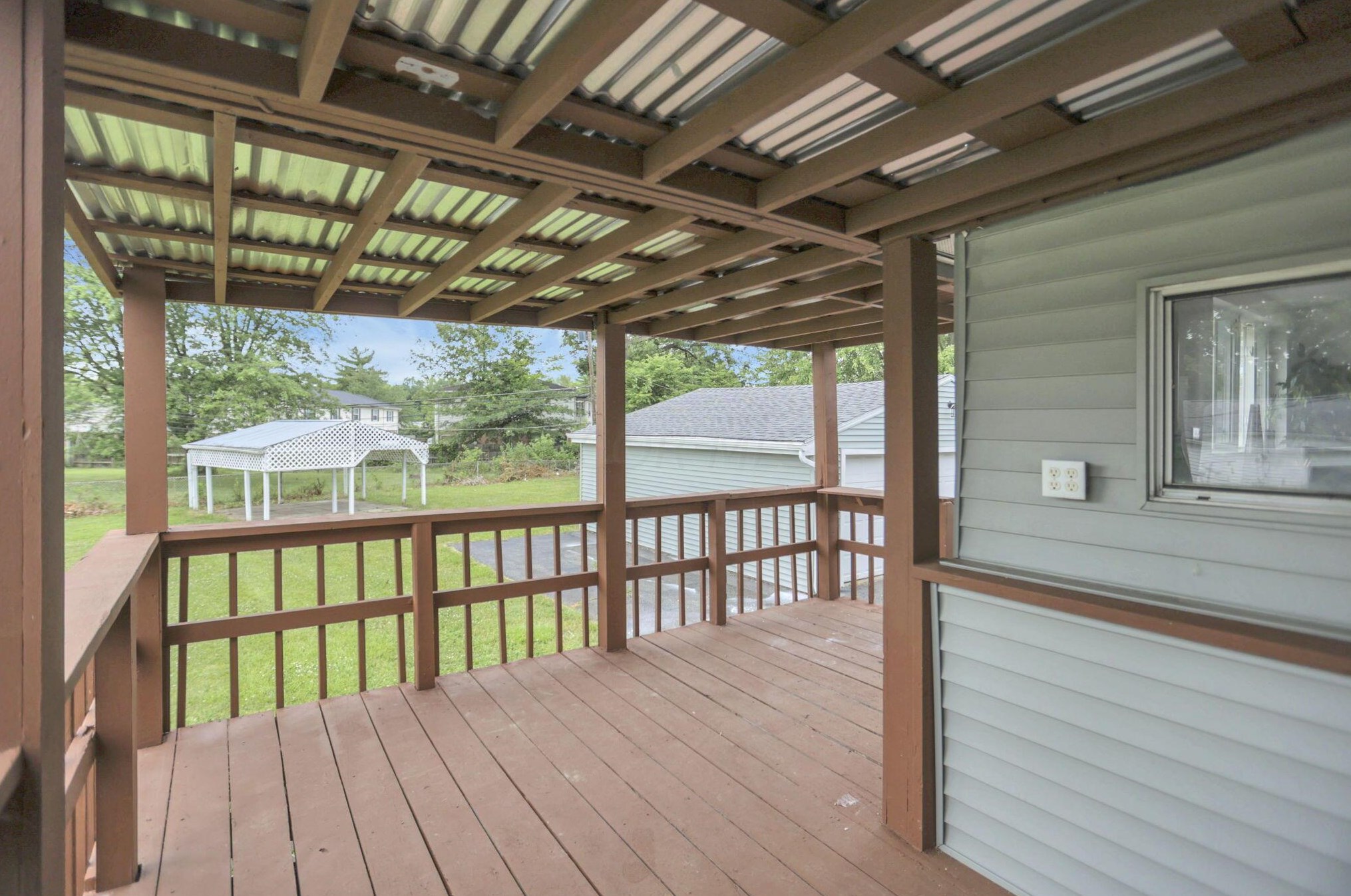 169 Lincolnshire Rd, Columbus OH 43230-2322 exterior