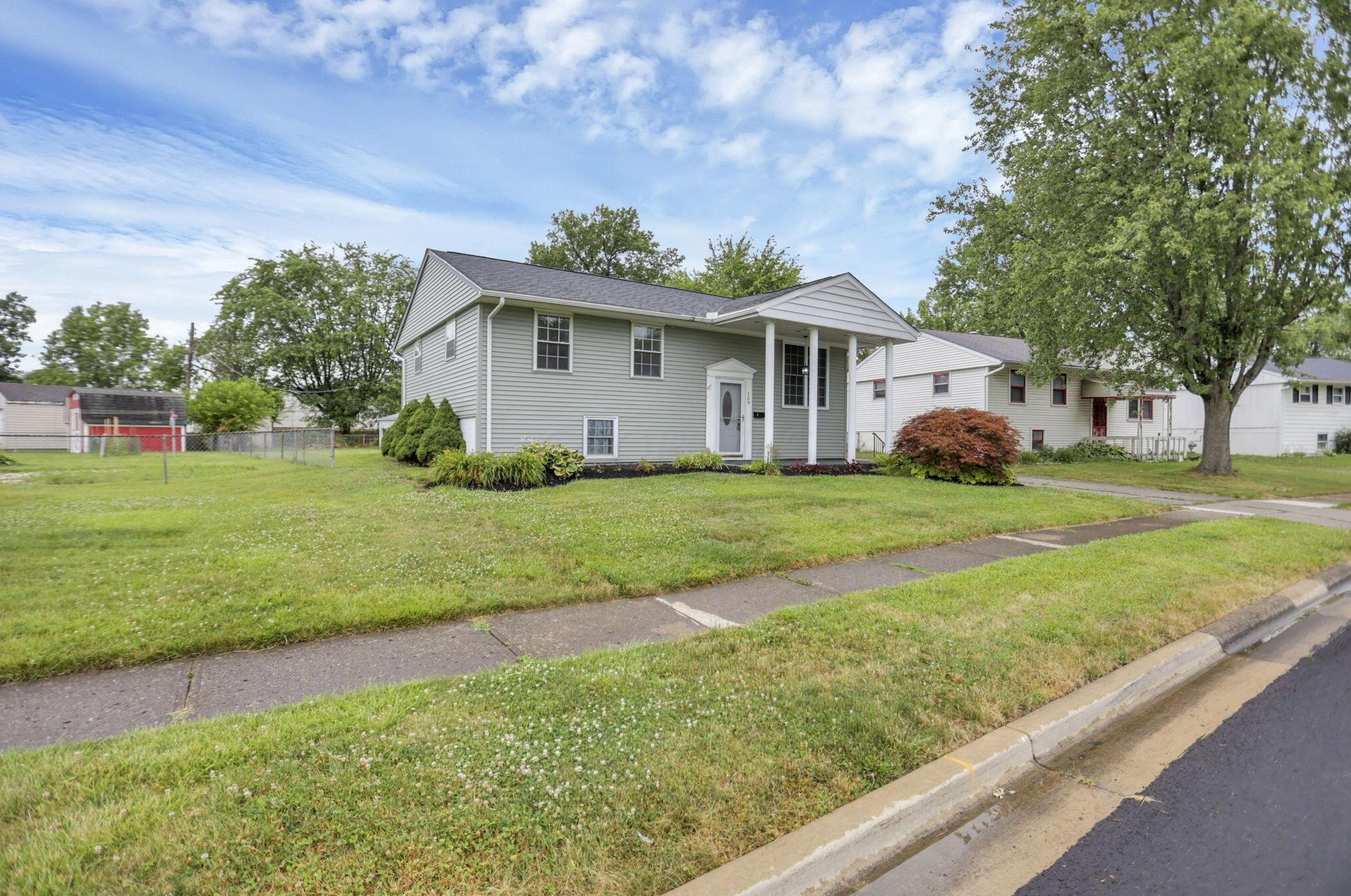 169 Lincolnshire Rd, Columbus OH 43230-2322 exterior