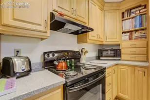 2249 Glenwood Cir, Colorado Springs, CO 80909 - Photo 9