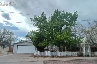 613 Barrett Ave, Canon City, CO 81212 - Photo 3