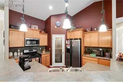 777 Woodleaf Drive, Pueblo, CO 81007 - Photo 9