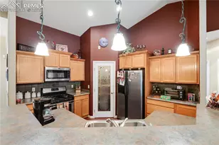 777 Woodleaf Dr, Pueblo, CO 81007 - Photo 9