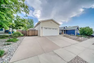 6823 Lost Springs Dr, Colorado Springs, CO 80923 - Photo 3