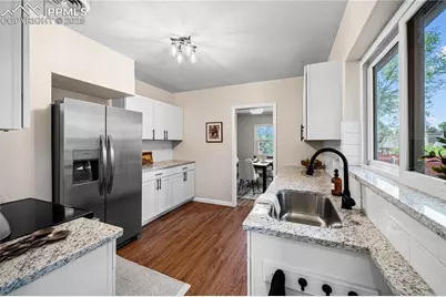 324 W Grant Avenue, Pueblo, CO 81004 - Photo 3