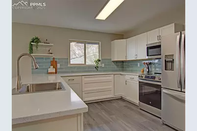 613 Zion Drive, Colorado Springs, CO 80910 - Photo 9