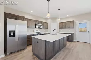 1619 N Calle Rosa Dr, Pueblo, CO 81007 - Photo 9