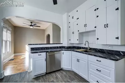 215 E Jefferson Street, Colorado Springs, CO 80907 - Photo 7