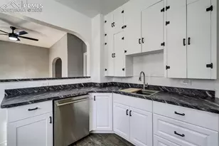 215 E Jefferson St, Colorado Springs, CO 80907 - Photo 9