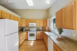 3263 Chestnut Glen Ln, Colorado Springs, CO 80918 - Photo 11