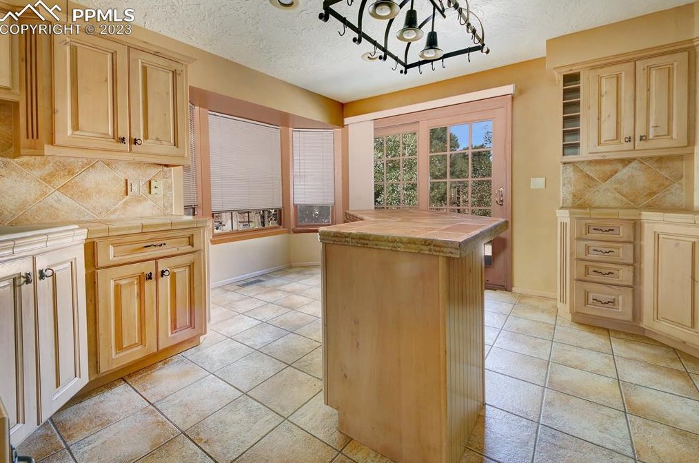 8515 Avens Cir, Colorado Springs CO 80920-5709 exterior