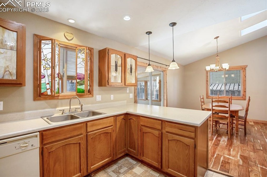 251 Gunnison Ave, Woodland Park CO 80863-1362 exterior