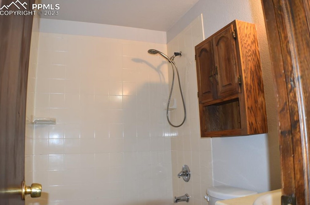 2107 Chestnut St, Colorado Springs CO 80907-6612 exterior