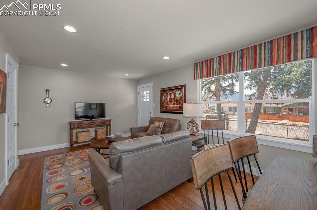 1514 Platte Ave, Colorado Springs CO 80909-6049 exterior