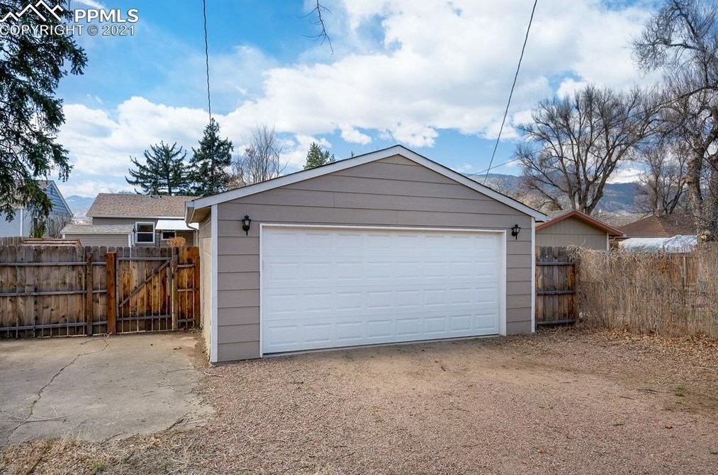 1514 Platte Ave, Colorado Springs CO 80909-6049 exterior