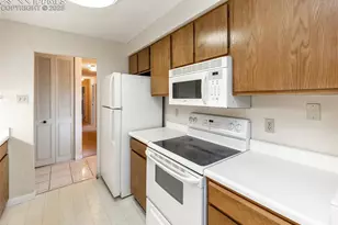 411 Lakewood Cir, Colorado Springs, CO 80910 - Photo 7