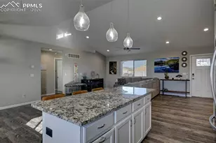 40 E Lyons Dr, Pueblo, CO 81007 - Photo 7