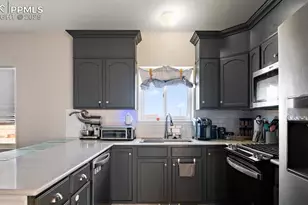 463 N Desert Cove Dr, Pueblo, CO 81007 - Photo 5