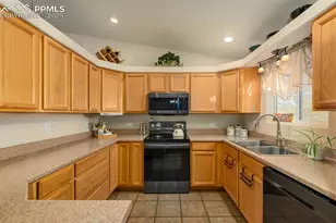 758 E Woodleaf Dr, Pueblo, CO 81007 - Photo 5