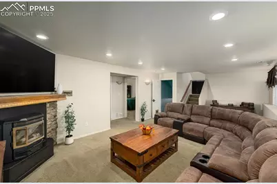 758 E Woodleaf Drive, Pueblo, CO 81007 - Photo 17