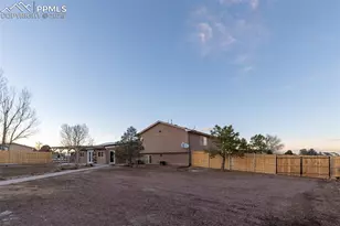 758 E Woodleaf Dr, Pueblo, CO 81007 - Photo 27