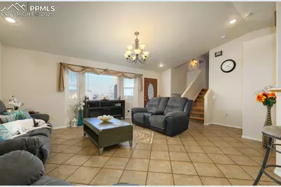 758 E Woodleaf Drive, Pueblo, CO 81007 - Photo 3