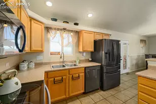758 E Woodleaf Dr, Pueblo, CO 81007 - Photo 5