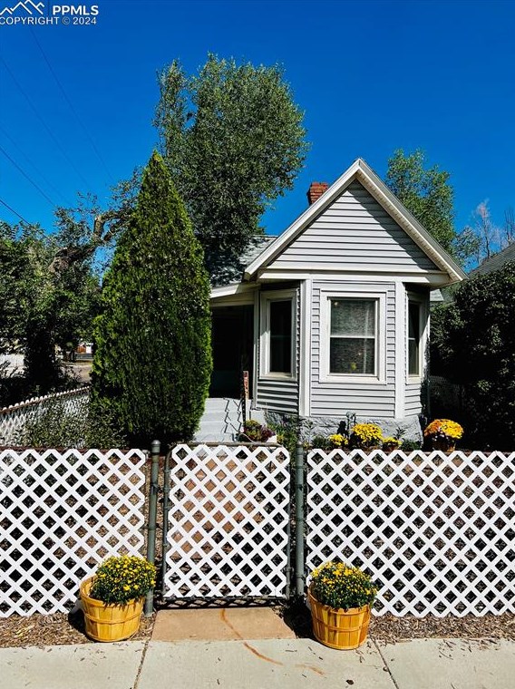 2932 Kiowa St, Colorado Springs CO 80904-2424 exterior