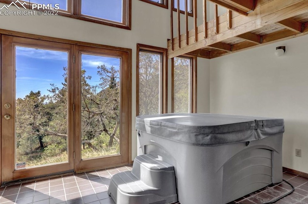 1610 Gold Camp Rd, Colorado Springs CO 80906-5817 exterior