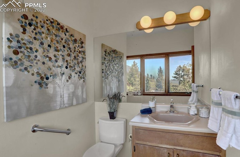 1610 Gold Camp Rd, Colorado Springs CO 80906-5817 exterior