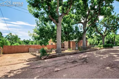 107 Oak Place, Manitou Springs, CO 80829 - Photo 43