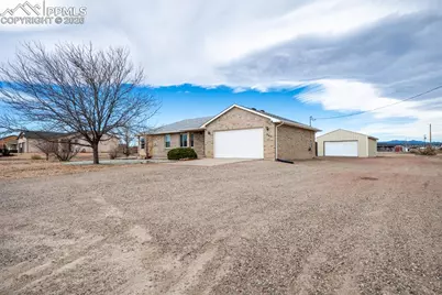965 N Cimarron Drive, Pueblo, CO 81007 - Photo 3