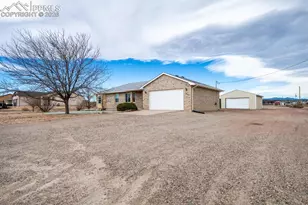 965 N Cimarron Dr, Pueblo, CO 81007 - Photo 3