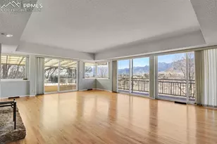 2240 Mesa Rd, Colorado Springs, CO 80904 - Photo 17