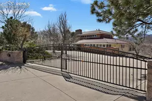 2240 Mesa Rd, Colorado Springs, CO 80904 - Photo 3