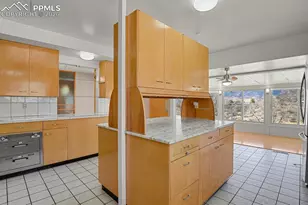 2240 Mesa Rd, Colorado Springs, CO 80904 - Photo 13