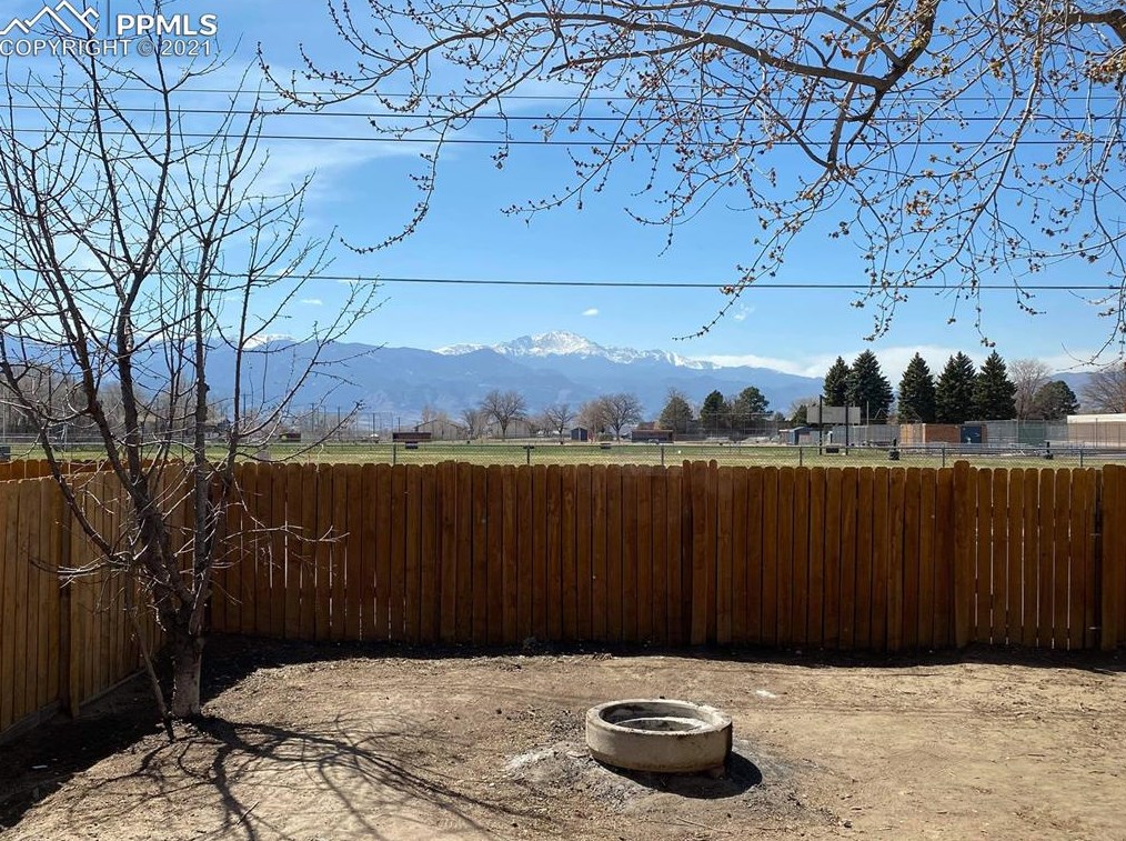 1014 Fosdick Dr, Colorado Springs CO  80909-6978 exterior