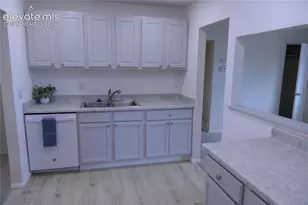 706 Manitoba Dr, Colorado Springs, CO 80910 - Photo 9