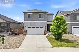 10152 Castor Dr, Colorado Springs, CO 80925 - Photo 3