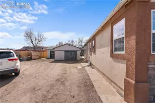 2034 E 11th St, Pueblo, CO 81001 - Photo 27