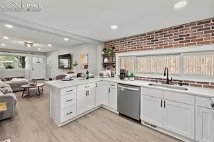 719 Bonfoy Ave, Colorado Springs, CO 80909 - Photo 9