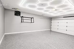 1990 Brookwood Dr, Colorado Springs, CO 80918 - Photo 7