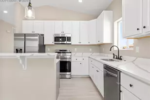 981 E Waverly Dr, Pueblo West, CO 81007 - Photo 11