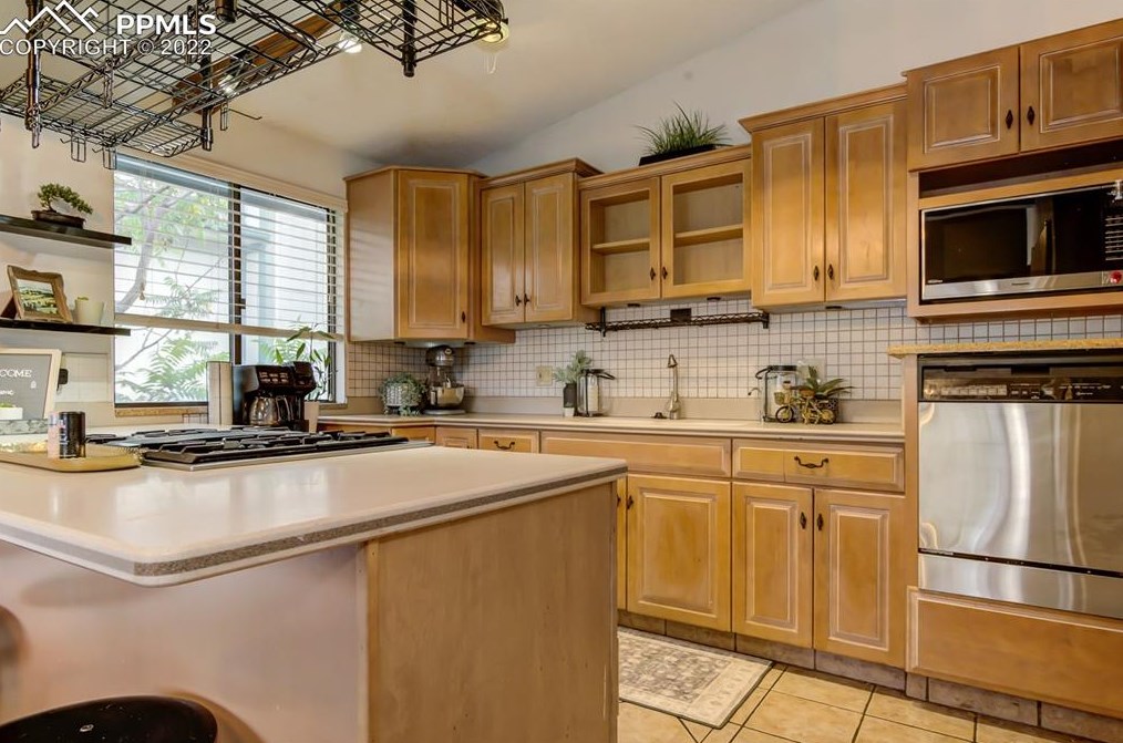 6628 Gambol Quail Dr, Colorado Springs CO 80918-1365 exterior