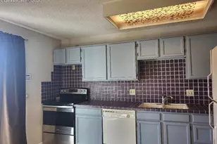 6419 Village Ln, Colorado Springs, CO 80918 - Photo 7