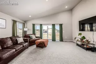 395 W Coral Dr, Pueblo, CO 81007 - Photo 9